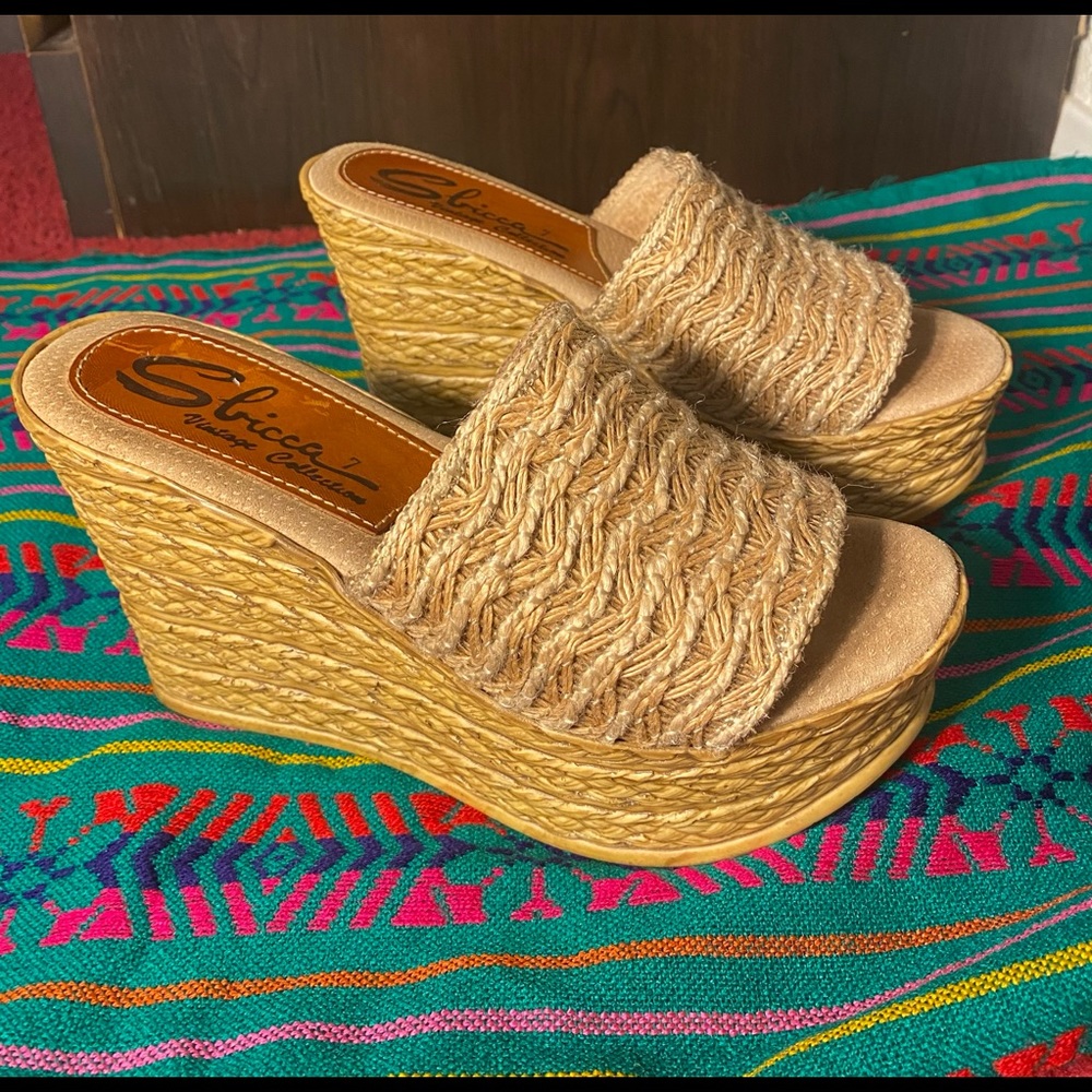 VINTAGE Y2K DEADSTOCK SBICCA PLATFORM SANDALS